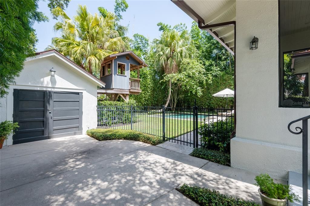 Active With Contract: $1,900,000 (4 beds, 3 baths, 2627 Square Feet)