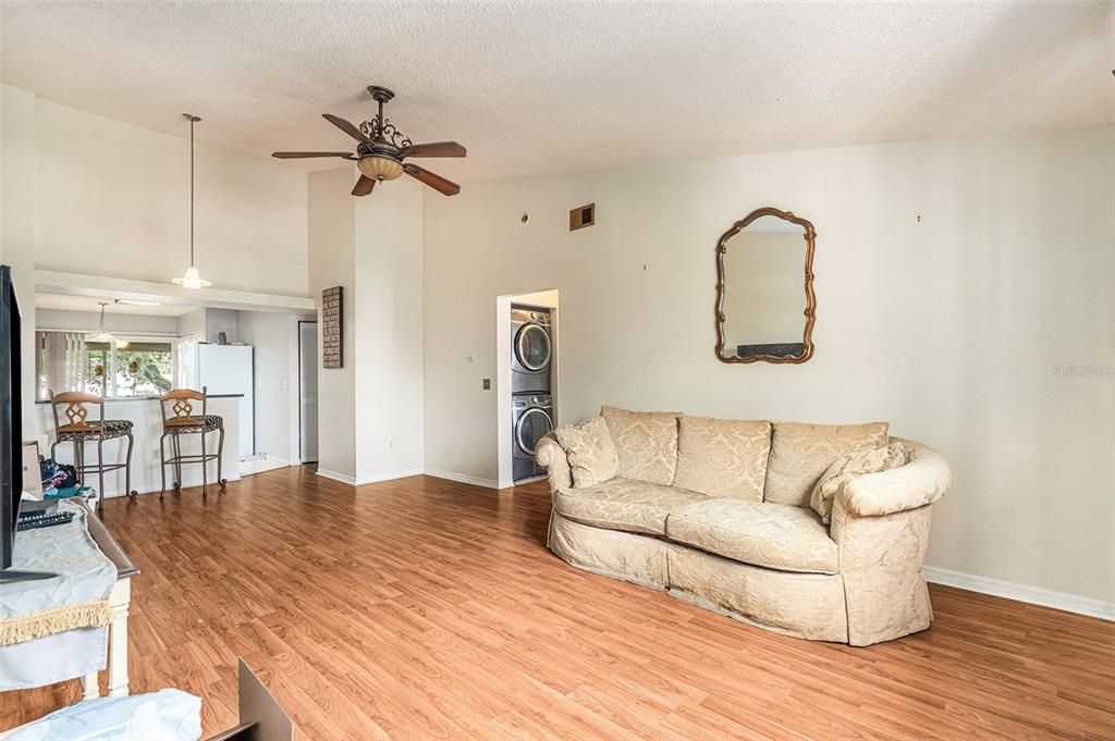 For Sale: $169,900 (2 beds, 2 baths, 1025 Square Feet)