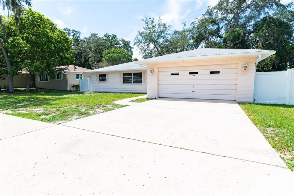 Recently Sold: $325,000 (2 beds, 2 baths, 1137 Square Feet)