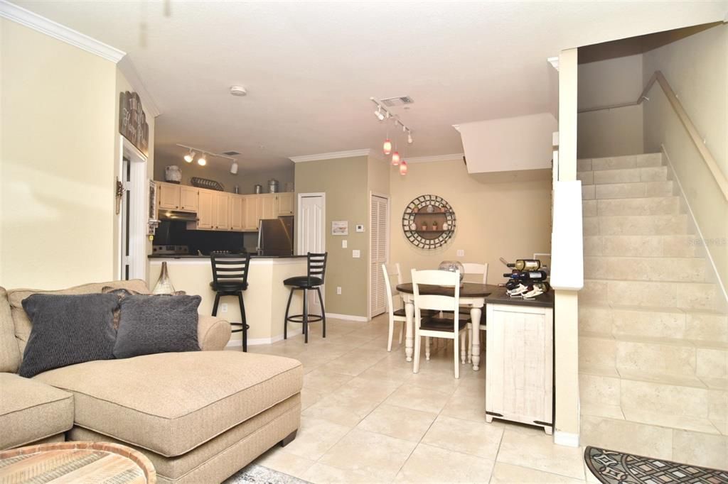 For Sale: $289,000 (2 beds, 2 baths, 1280 Square Feet)