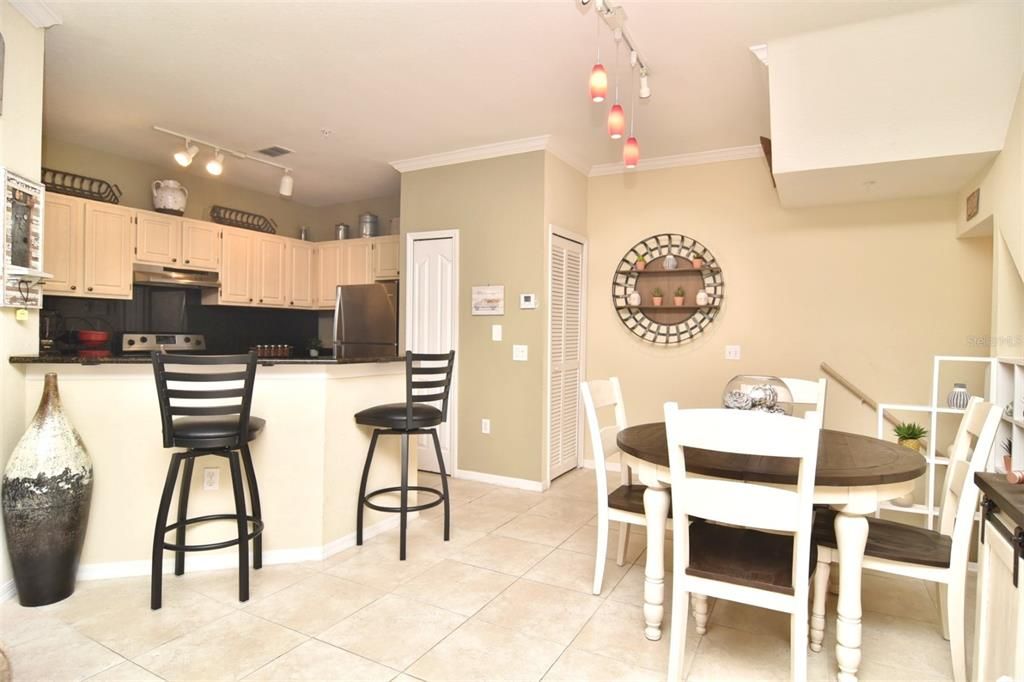 For Sale: $289,000 (2 beds, 2 baths, 1280 Square Feet)