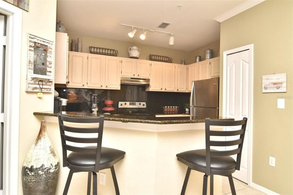 For Sale: $289,000 (2 beds, 2 baths, 1280 Square Feet)