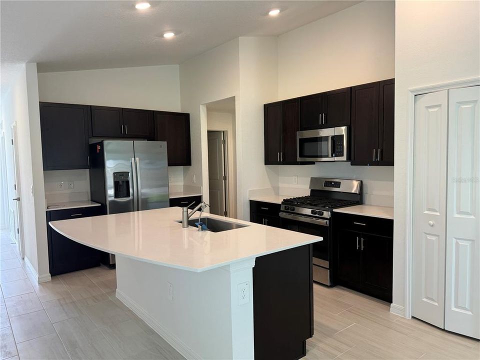 Gorgeous kitchen island/breakfast bar