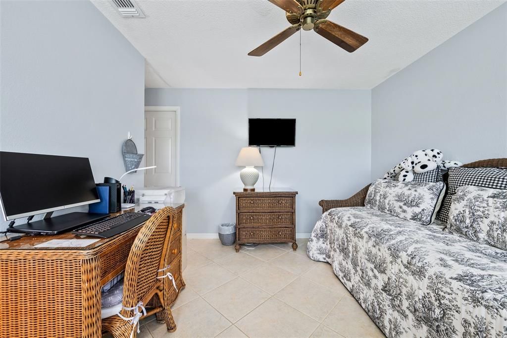 Active With Contract: $294,900 (2 beds, 2 baths, 1350 Square Feet)