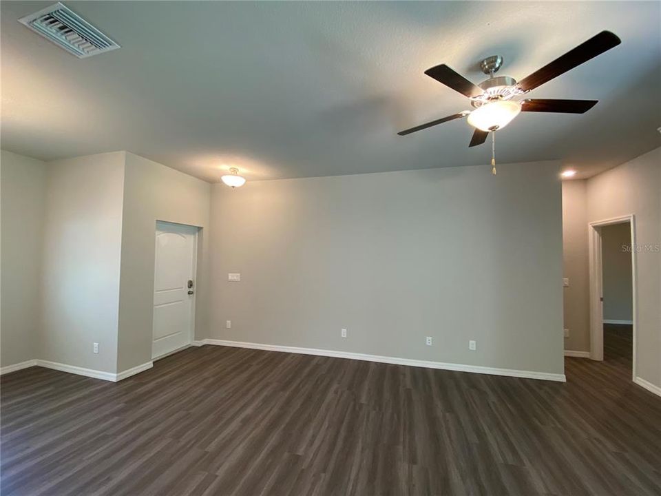 Active With Contract: $1,850 (3 beds, 2 baths, 1574 Square Feet)