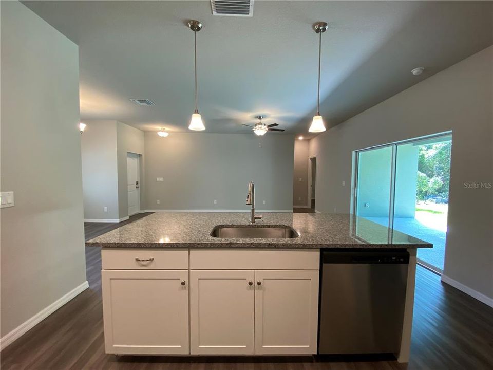 Active With Contract: $1,850 (3 beds, 2 baths, 1574 Square Feet)