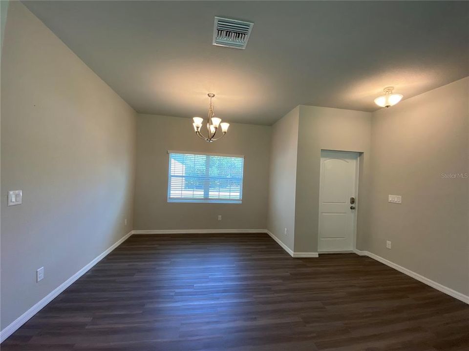 Active With Contract: $1,850 (3 beds, 2 baths, 1574 Square Feet)