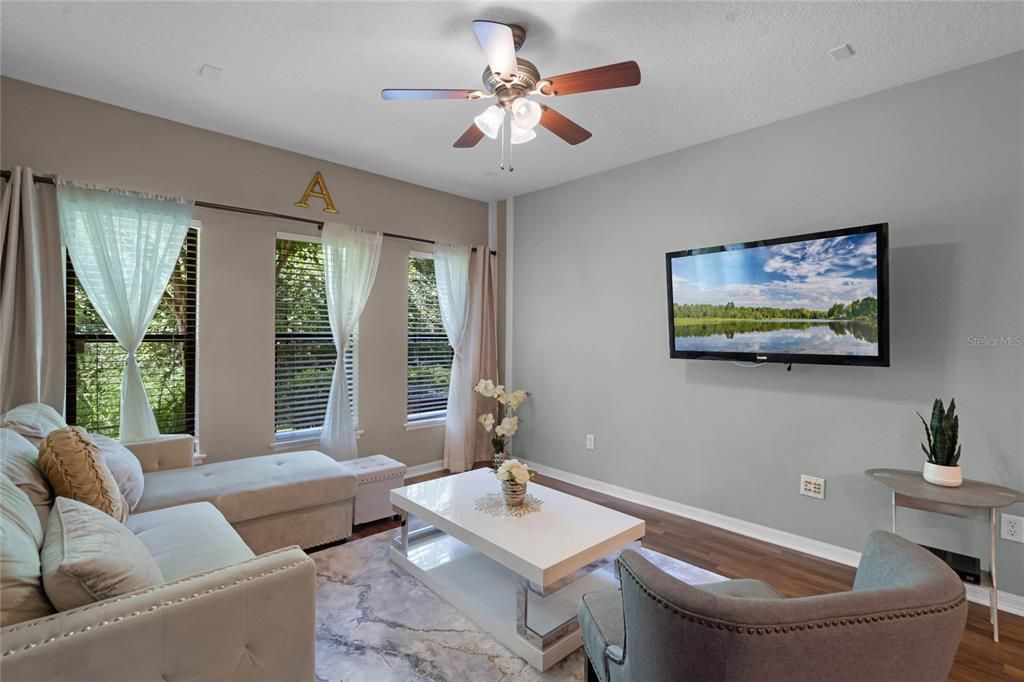 Active With Contract: $285,000 (2 beds, 2 baths, 1289 Square Feet)