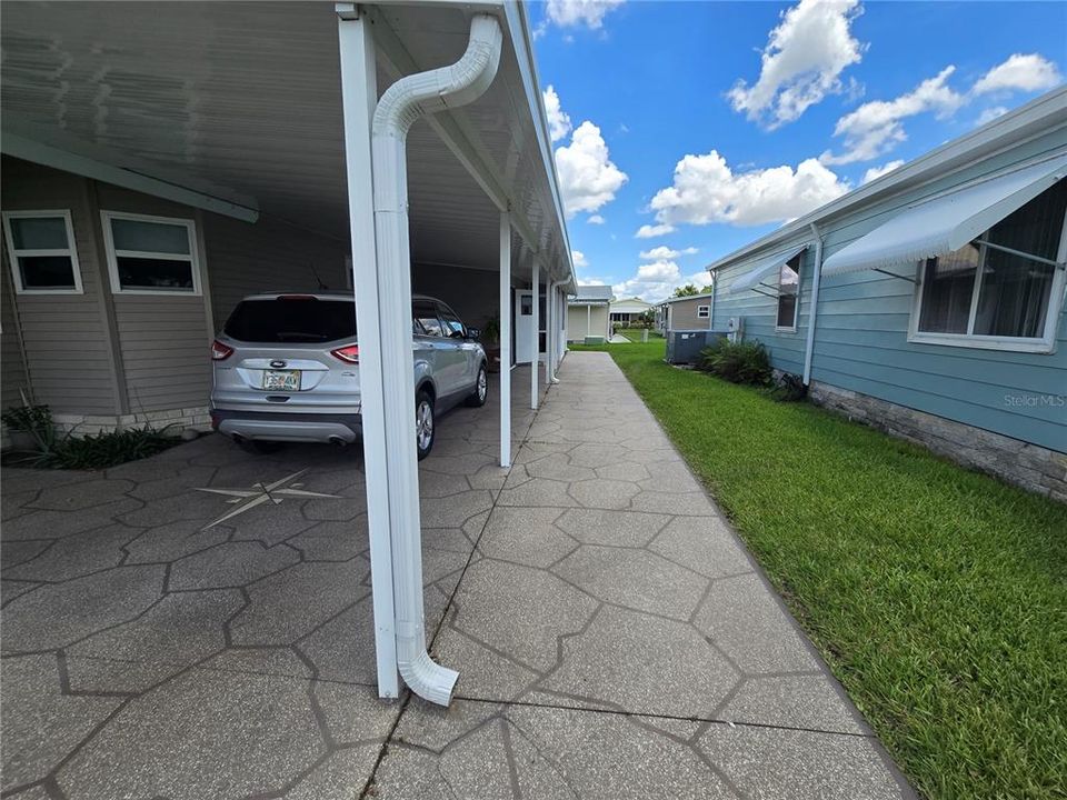 Deco drive includes cart path