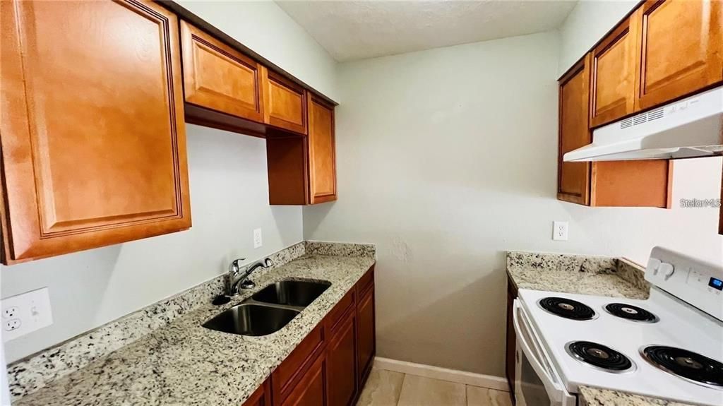 Active With Contract: $1,050 (2 beds, 2 baths, 945.5 Square Feet)