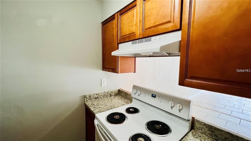 Active With Contract: $1,050 (2 beds, 2 baths, 945.5 Square Feet)