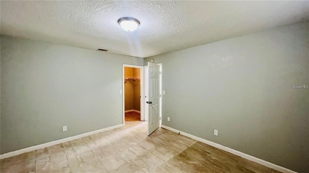 Active With Contract: $1,050 (2 beds, 2 baths, 945.5 Square Feet)