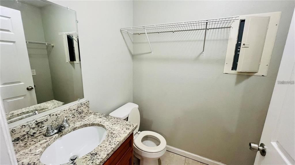 Active With Contract: $1,050 (2 beds, 2 baths, 945.5 Square Feet)