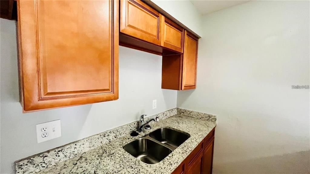 Active With Contract: $1,050 (2 beds, 2 baths, 945.5 Square Feet)