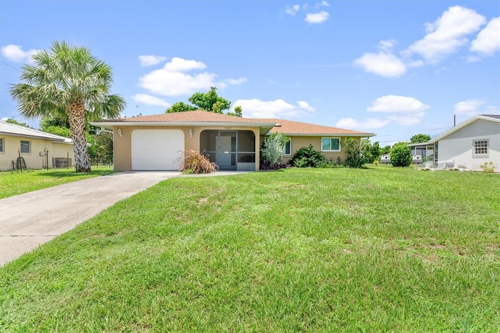 Active With Contract: $249,900 (3 beds, 2 baths, 1280 Square Feet)