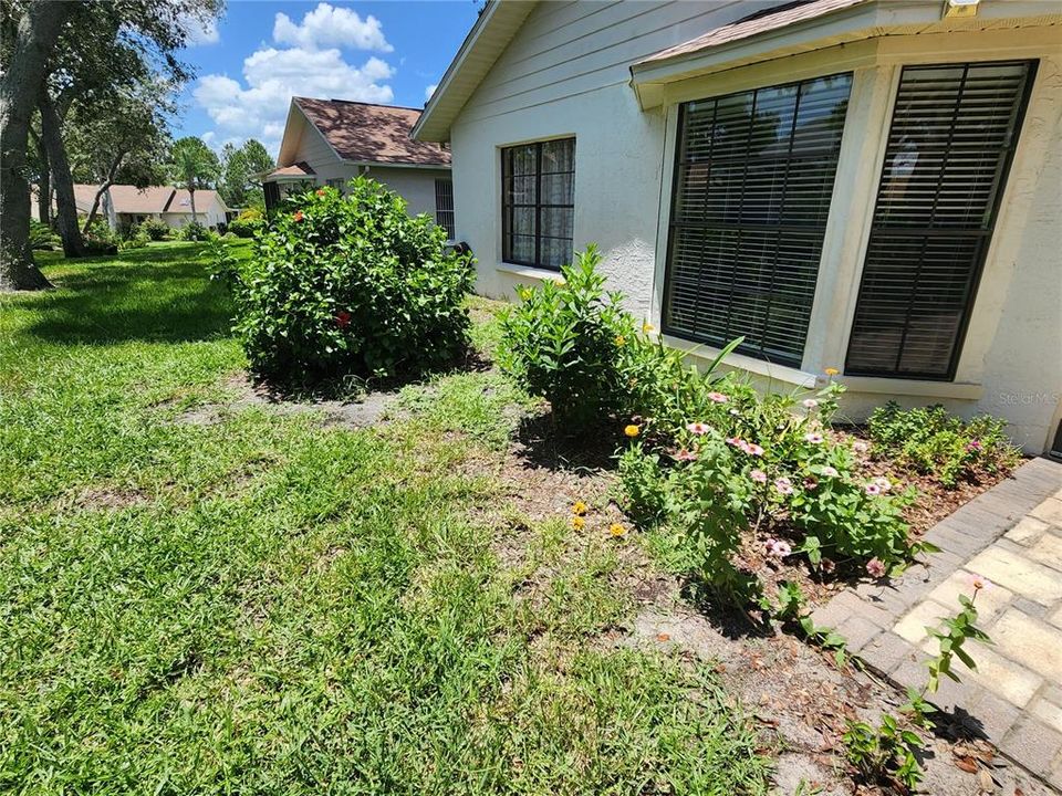 Active With Contract: $295,000 (2 beds, 2 baths, 2076 Square Feet)