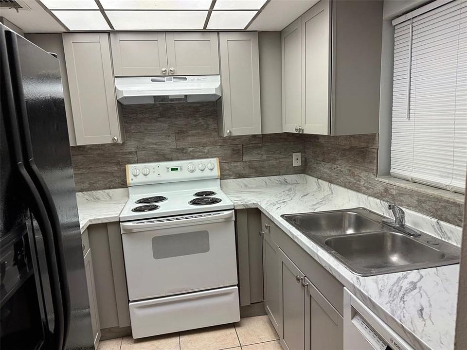 For Rent: $2,100 (3 beds, 2 baths, 1120 Square Feet)