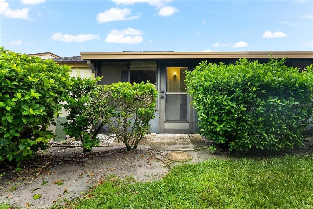 For Sale: $239,000 (2 beds, 2 baths, 934 Square Feet)