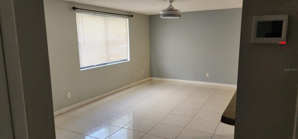 Active With Contract: $1,700 (2 beds, 1 baths, 800 Square Feet)