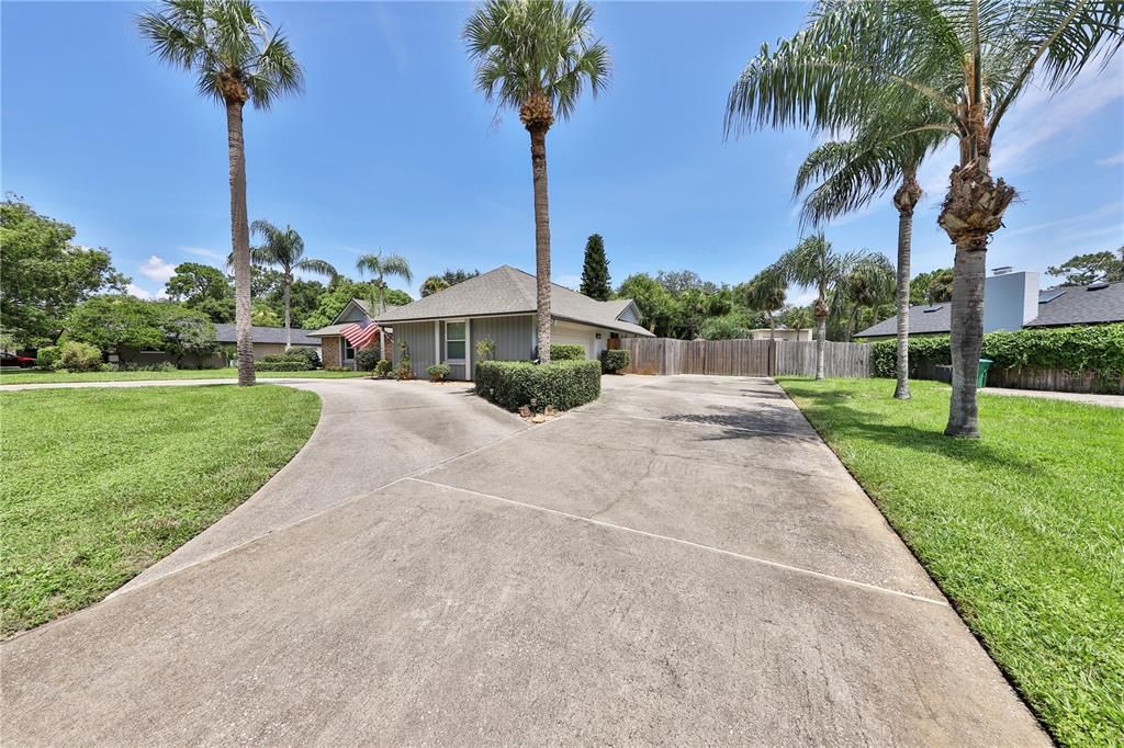 Active With Contract: $687,900 (4 beds, 3 baths, 2612 Square Feet)