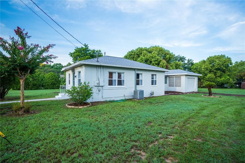 Active With Contract: $250,000 (3 beds, 2 baths, 1218 Square Feet)