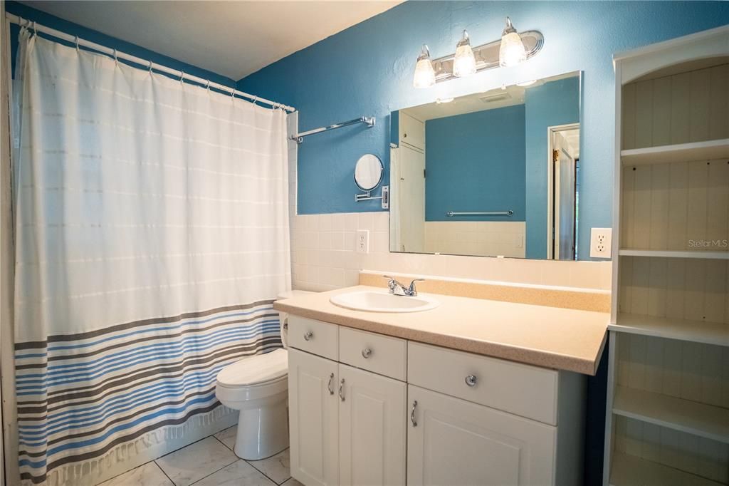 Guest bath with white tile shower/tub combo