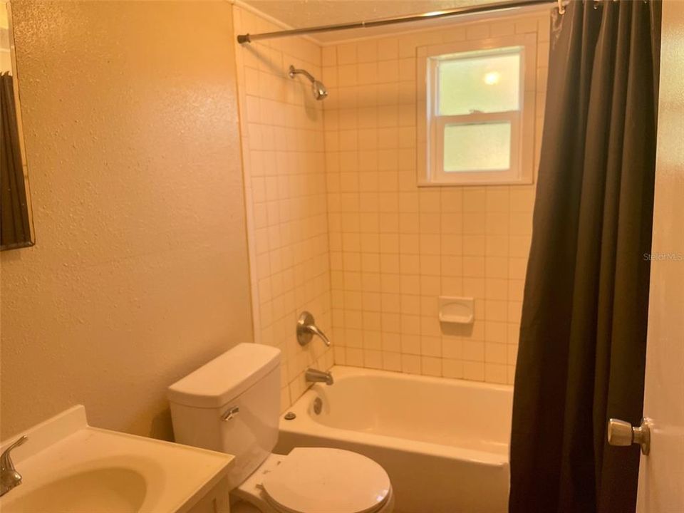 For Rent: $1,200 (2 beds, 1 baths, 627 Square Feet)