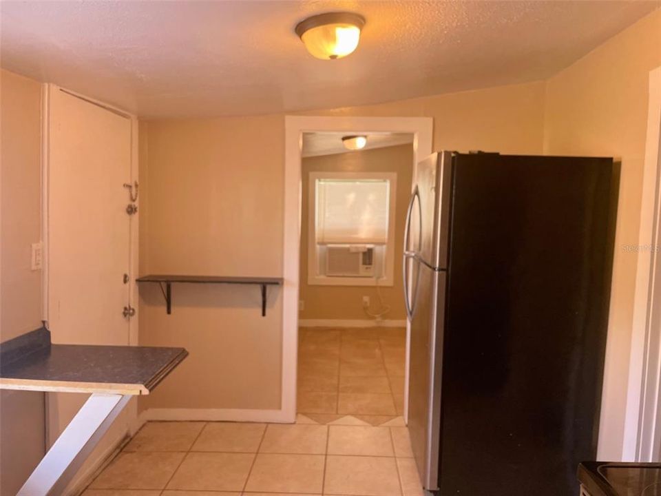 For Rent: $1,200 (2 beds, 1 baths, 627 Square Feet)