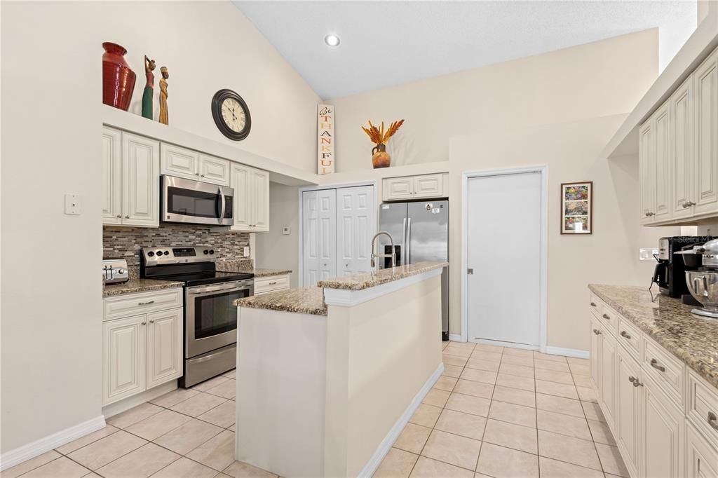 Active With Contract: $479,000 (3 beds, 2 baths, 1692 Square Feet)