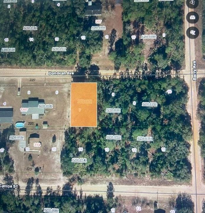 На продажу: $9,000 (0.22 acres)