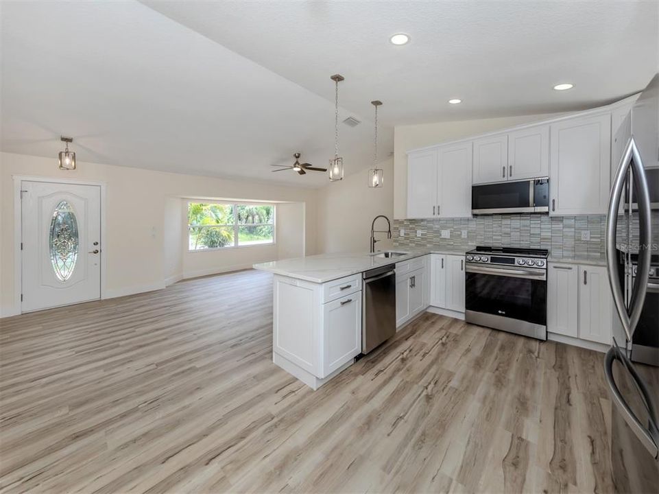 Active With Contract: $429,900 (3 beds, 2 baths, 1829 Square Feet)