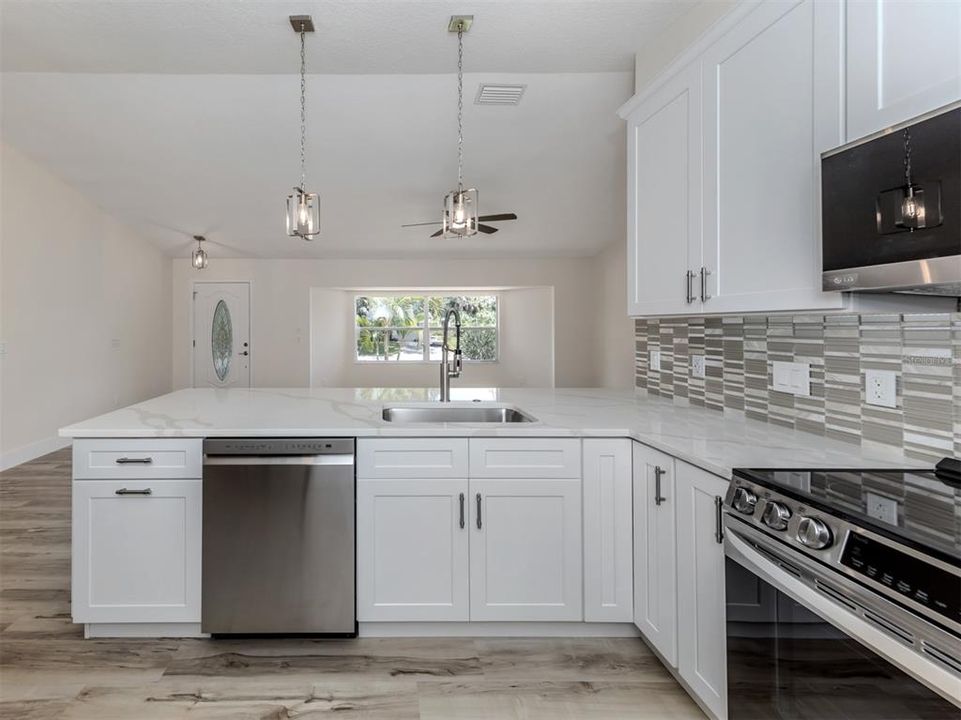 Active With Contract: $429,900 (3 beds, 2 baths, 1829 Square Feet)