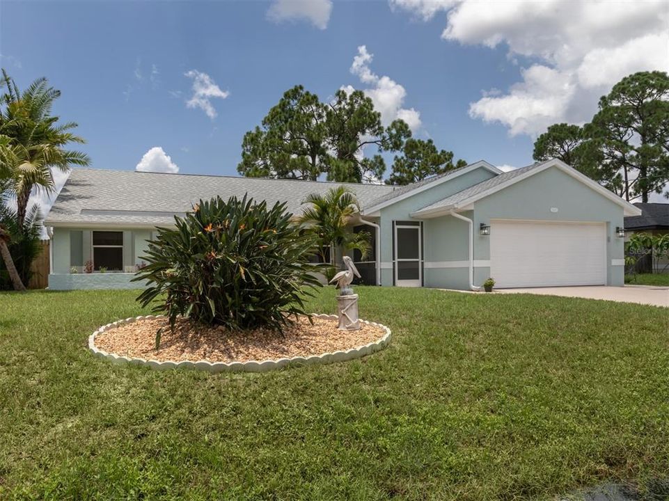 Active With Contract: $429,900 (3 beds, 2 baths, 1829 Square Feet)