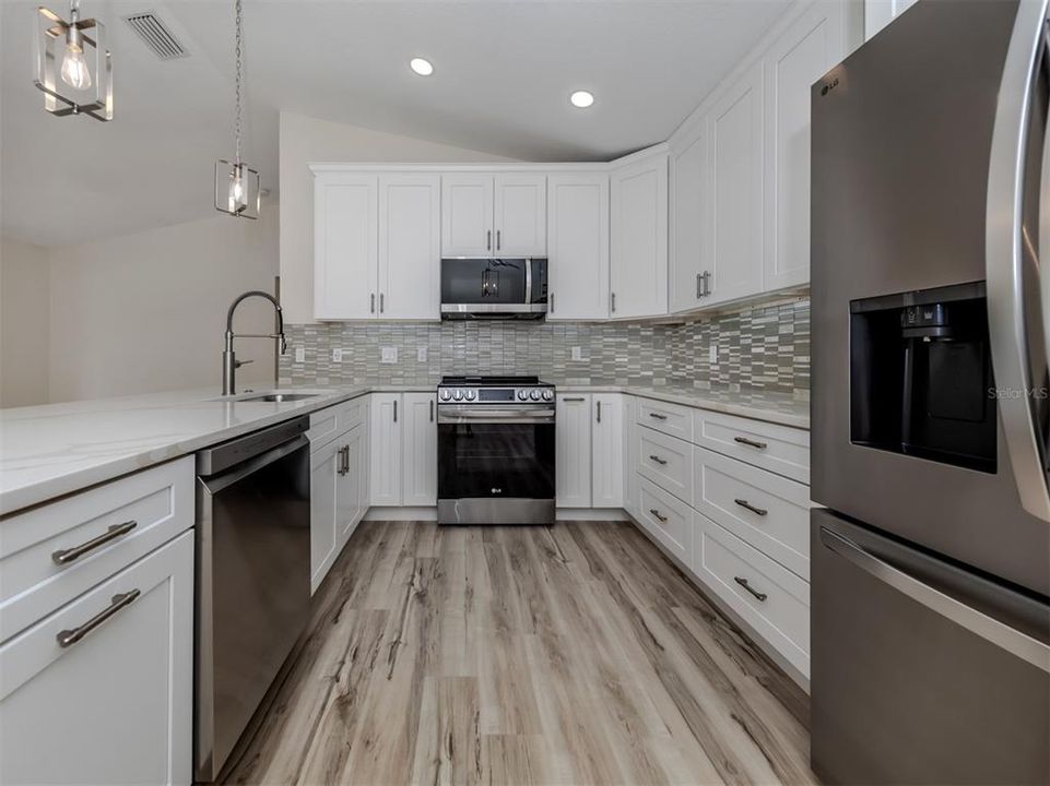 Active With Contract: $429,900 (3 beds, 2 baths, 1829 Square Feet)