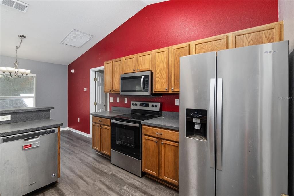 For Sale: $289,900 (3 beds, 2 baths, 1362 Square Feet)