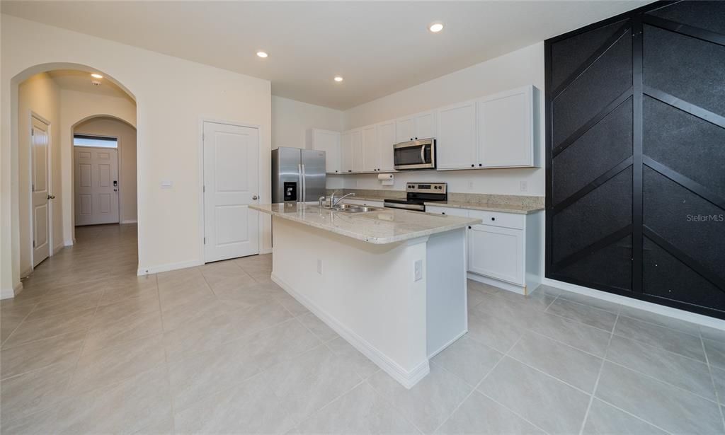 For Sale: $327,400 (3 beds, 2 baths, 1673 Square Feet)