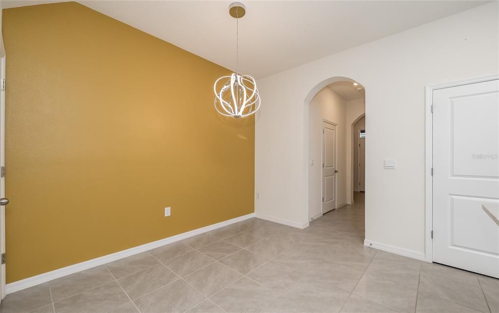 For Sale: $327,400 (3 beds, 2 baths, 1673 Square Feet)