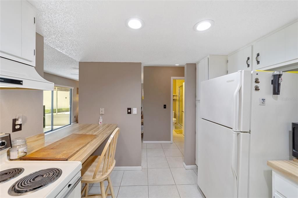 Active With Contract: $137,000 (2 beds, 2 baths, 1068 Square Feet)