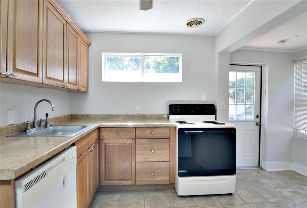 For Rent: $1,825 (2 beds, 1 baths, 710 Square Feet)