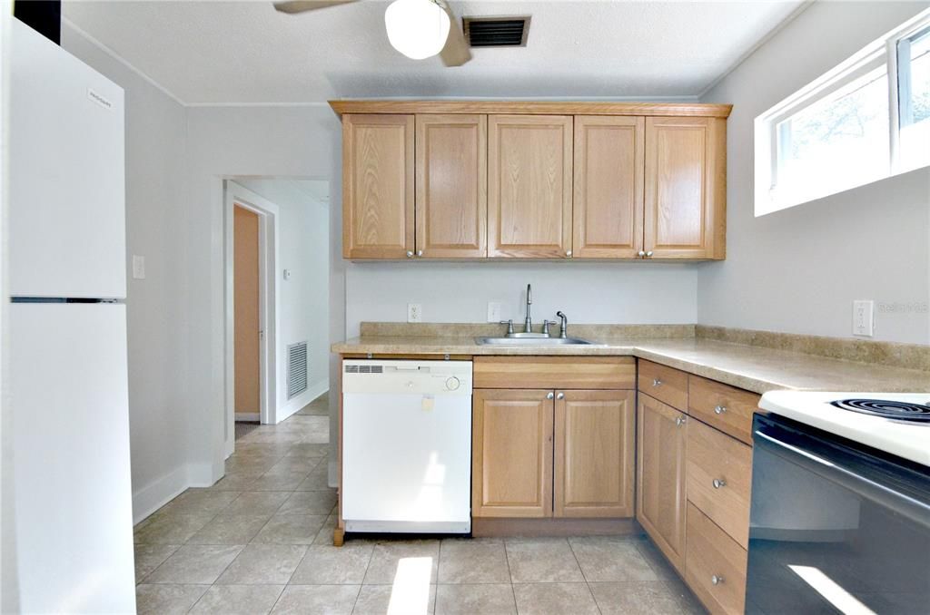 For Rent: $1,825 (2 beds, 1 baths, 710 Square Feet)