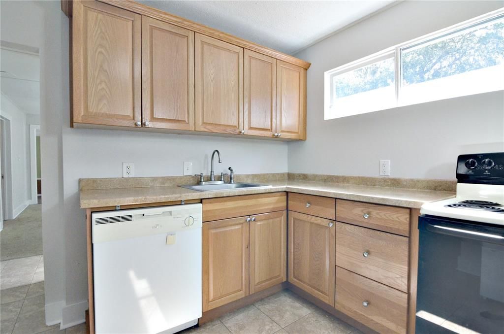 For Rent: $1,825 (2 beds, 1 baths, 710 Square Feet)