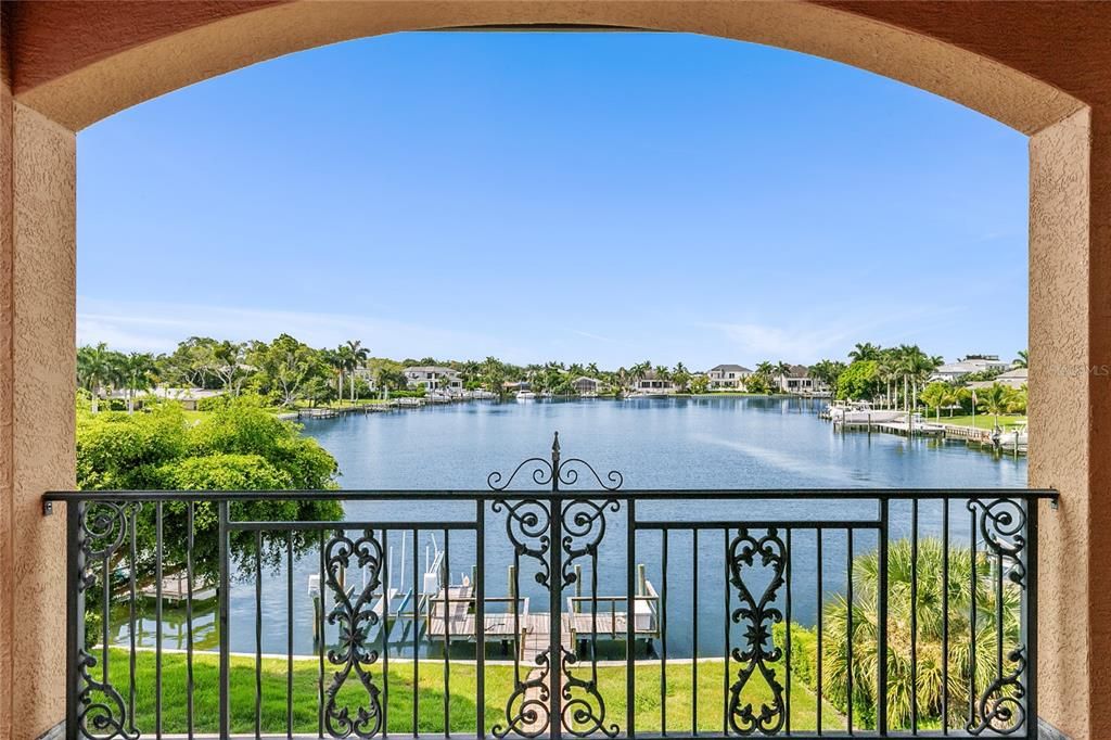 For Sale: $4,995,000 (4 beds, 4 baths, 5160 Square Feet)