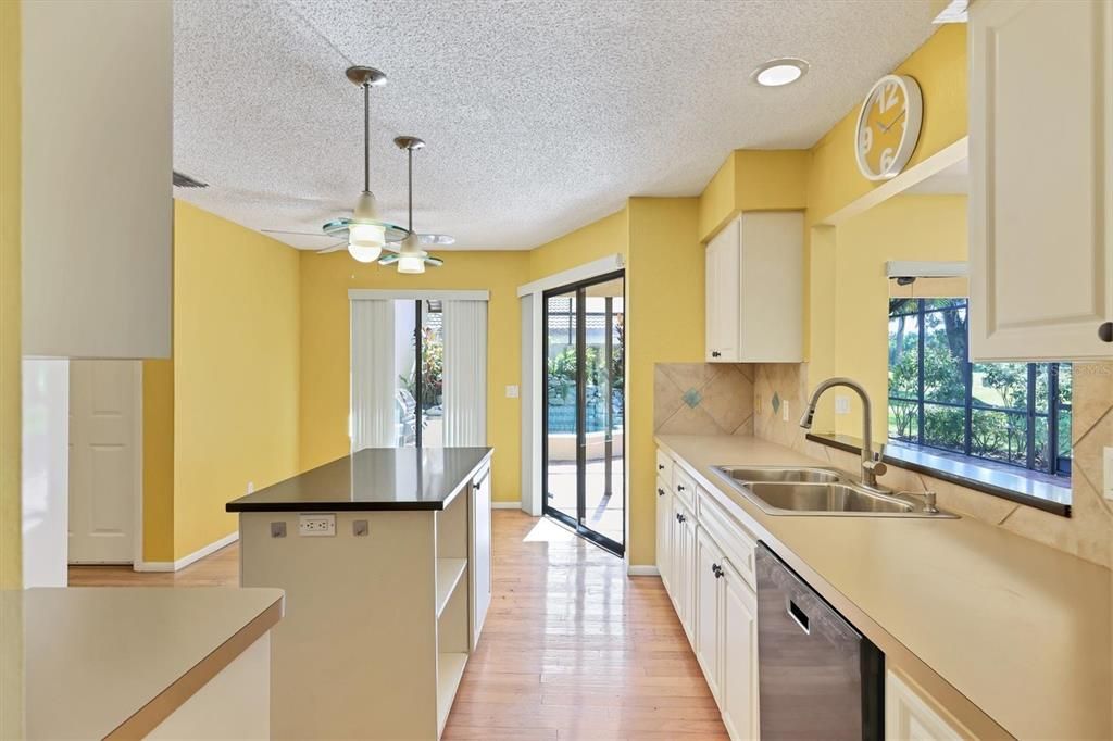 Active With Contract: $340,000 (2 beds, 2 baths, 1495 Square Feet)