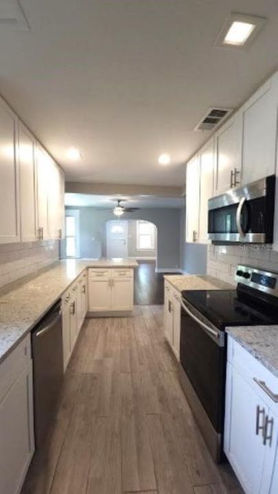 Active With Contract: $2,495 (3 beds, 2 baths, 1279 Square Feet)