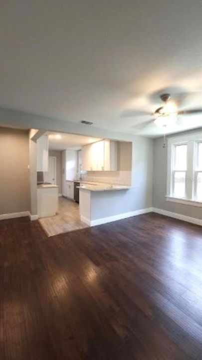 Active With Contract: $2,495 (3 beds, 2 baths, 1279 Square Feet)