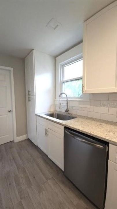 Active With Contract: $2,495 (3 beds, 2 baths, 1279 Square Feet)