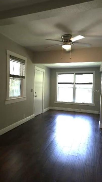 Active With Contract: $2,495 (3 beds, 2 baths, 1279 Square Feet)