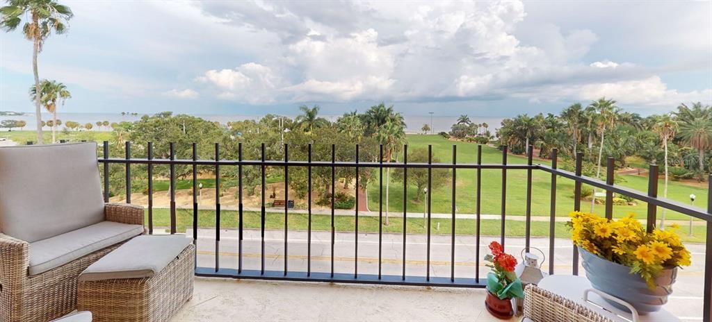 Recently Rented: $4,500 (2 beds, 2 baths, 1260 Square Feet)