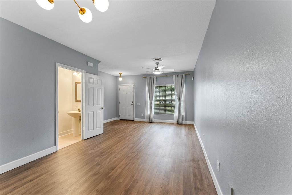 For Sale: $259,000 (2 beds, 2 baths, 1095 Square Feet)