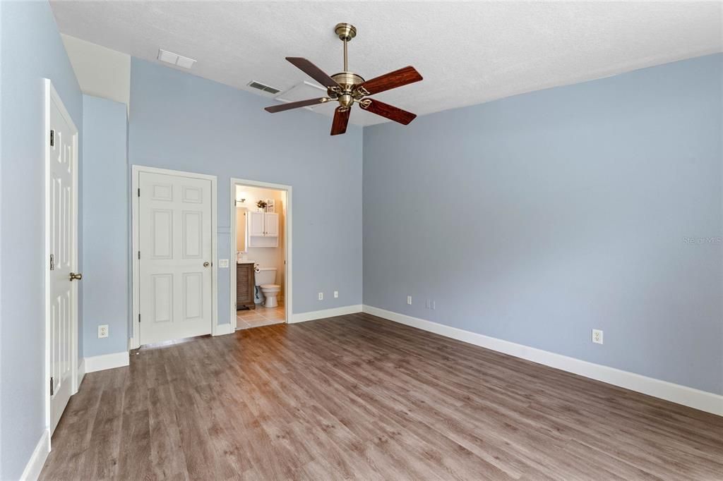 For Sale: $259,000 (2 beds, 2 baths, 1095 Square Feet)